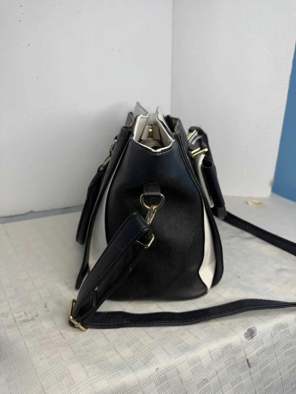 Betsey Johnson Black and white  Heart Bow Hand Bag/Purse Floral Lining - Hearts